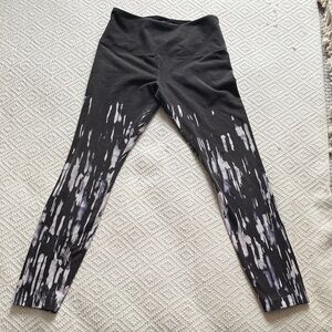 Lysse Charcoal Leggings with Gray/Purple Brushstroke Print, Size Medium